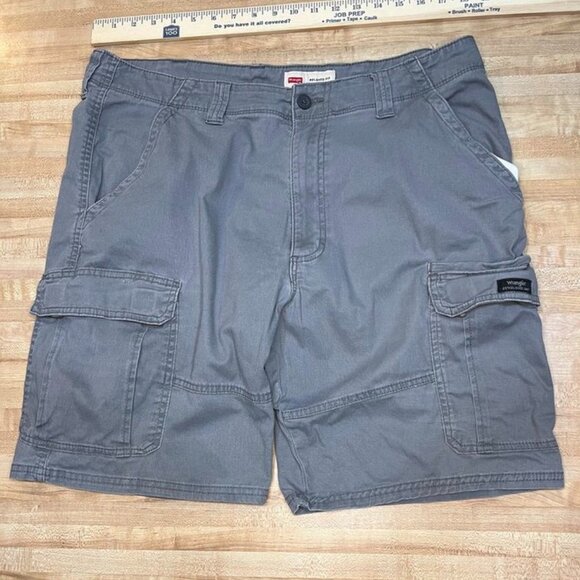 Wrangler Cargo Shorts | Gray | Size 36 - Picture 1 of 4
